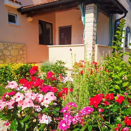Ferienwohnung Familija Cvitkovic Funtana Exterior foto